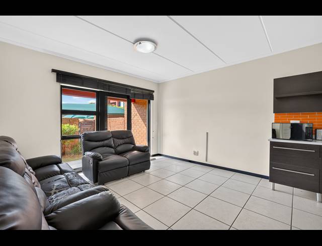 2 BEDROOM APARTMENT FOR SALE IN DOUGLASDALE